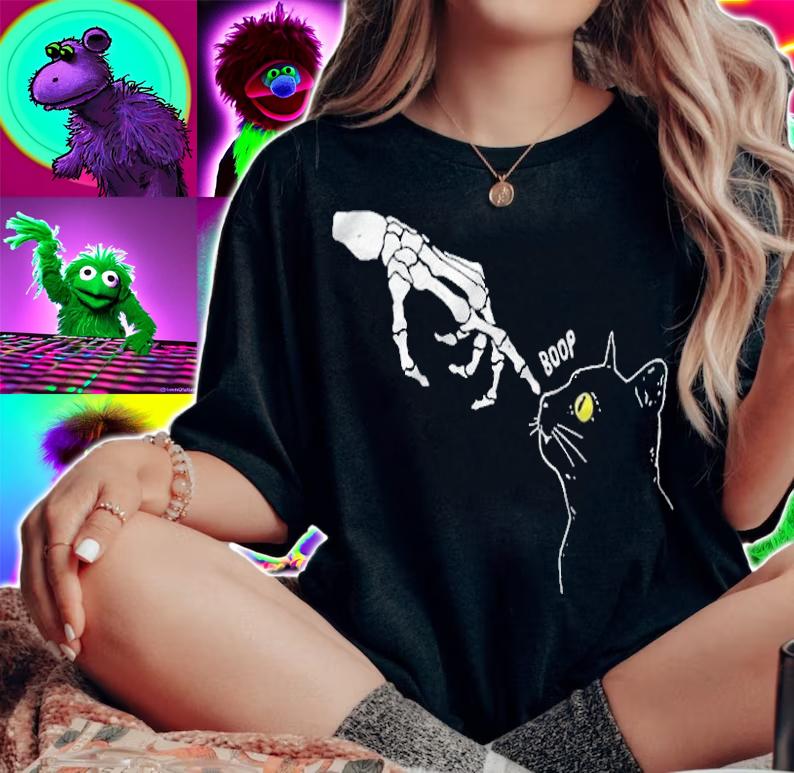 Black cat lover skeleton hand boop T-shirt t-shirt woman shirt