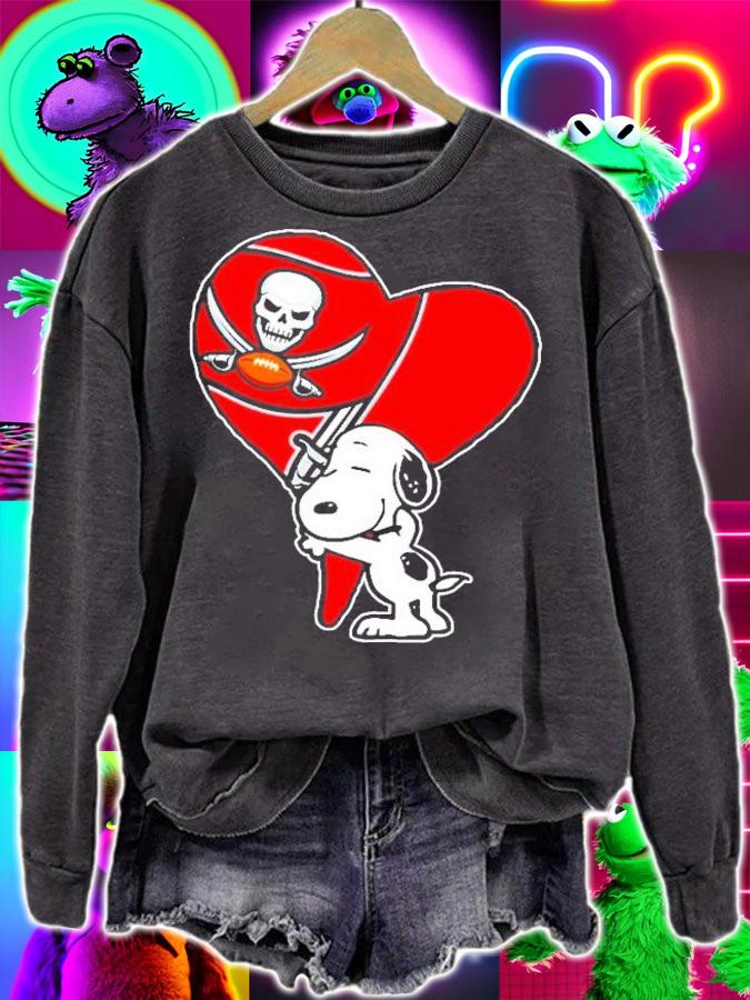 Snoopy hugs The Tampa Bay Buccaneers heart NFL shirt