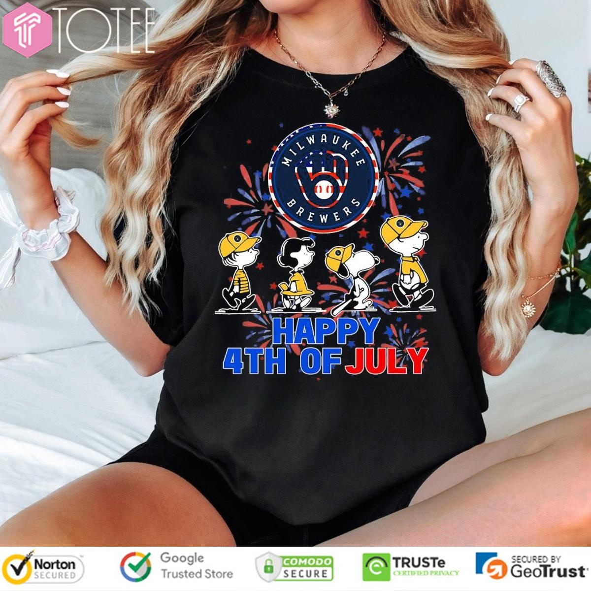 Peanuts Milwaukee Brewers Snoopy Charlie Brown Happy 4Th Of July Baseball T-shirt